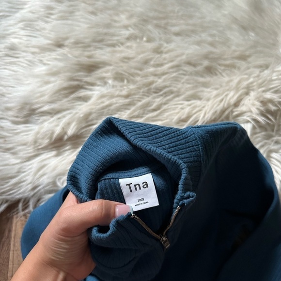 ARITZIA TNA Copley Longsleeve - Picture 6 of 6